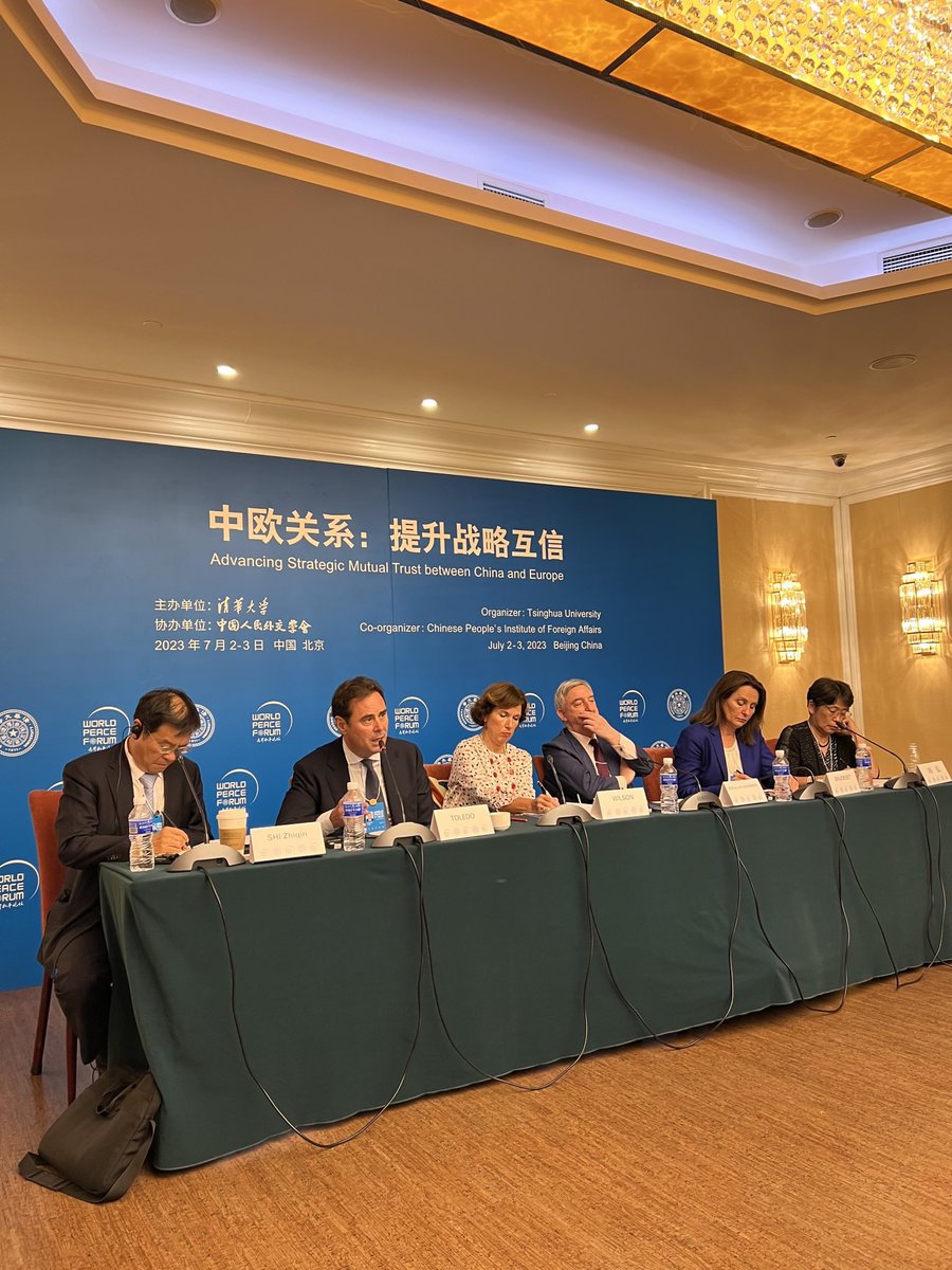 1/2 Today, on a panel at the Tsinghua #WorldPeaceForum covering EU-China relations, Amb. Toledo joined the Ambassadors of Spain, Norway and the UK to set the record straight on Russia’s war of aggression against Ukraine.