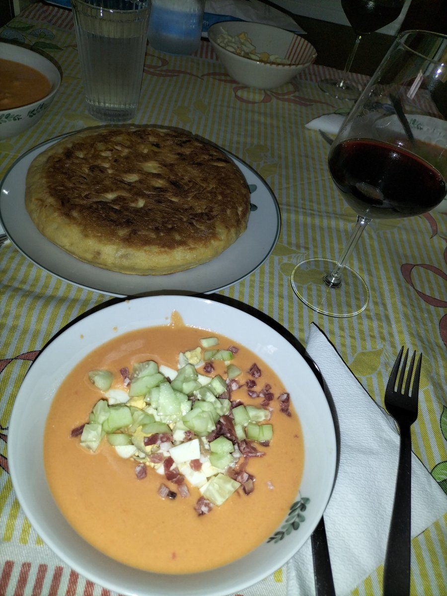 SoySaralarala's tweet photo. Domingueando en ca' la mama 😋🍴🍷🌞 #BuenosDias #BuenasTardes #FelizDia #FelizTarde #2junio #junio2023 #verano2023 #acomer #comercomer #salmorejo #tortilladepatatas #olelacomidacordobesa https://t.co/IAxJ7GaLcL