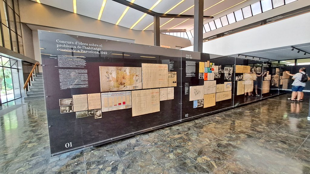 historiesdebcn's tweet photo. Vinc a recordar-vos que avui és l'últim dia per visitar l'exposició #LíniesDures del @COACatalunya.

Imprescindible si us interessa la història de l'arquitectura i l'urbanisme de Barcelona. A  l'antiga l'editorial Gustavo Gili 😍 https://t.co/zqftWa3px1