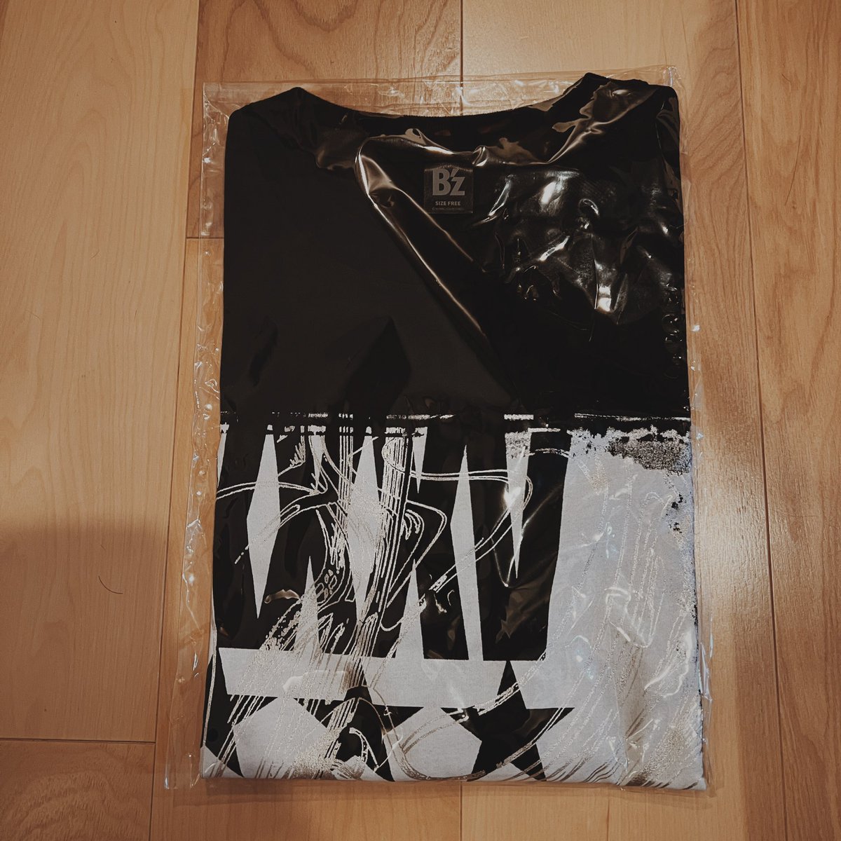 SkeletonGuy_bz's tweet photo. ツアーのどこでこのTシャツ下ろそうかな?
#bz
#presentX https://t.co/3CKgeMlFYW