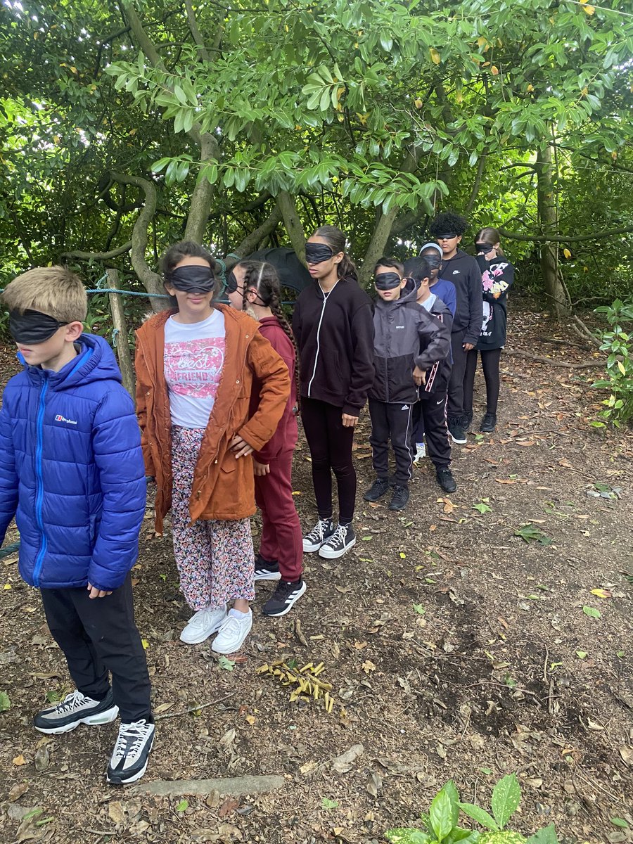Y6oakclass's tweet photo. And we’re off! Group 3 is doing the night line. It’s all about teamwork! https://t.co/VH5zXKAhXb