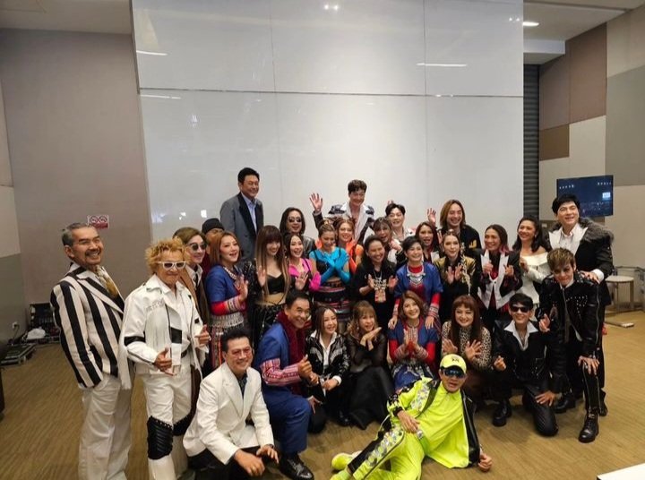 59ex3xgHAC8dzbf's tweet photo. 🙏📷 Cr.mampatrida(02/06/2023)
: IG 
ภาพประวัติศาสตร์ของ 6 ค่ายในตำนานจากยุค 80 และ 90
#รถไฟดนตรี #คีตา #ครีเอเทียอาร์ติส
#แกรมมี่ #OhMyGod #นิธิทัศน์โปรโมชั่น
#สาวสาวสาว #saosaosao #เอ๋พัณนิดา #ประวิทย์ฟรีเบิร์ด #ปุ๊อัญชลี #tskirt 
#ฝันดีฝันเด่น #เอ้ชุติมา #บุ๋มตรีรัก https://t.co/xqYNy7gjIM