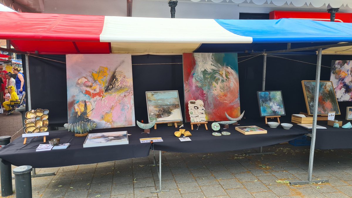 thomasvanw's tweet photo. Vandaag kunstmarkt van de Rotary Blaricum. https://t.co/W83P1EyGYx https://t.co/LqHvljhNft