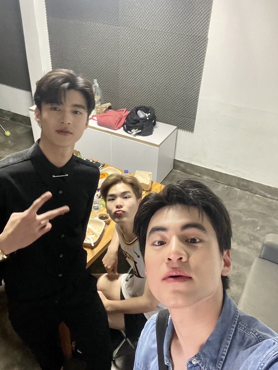 งุ้ยยยย มม.ศึกชิงพระนายปะคะ😝😝 

//มันจะมีอยู่คู่นึงที่ไม่ค่อยลงอะไรแต่ตัวติดกันตลอดไม่เคยห่างเรย..........