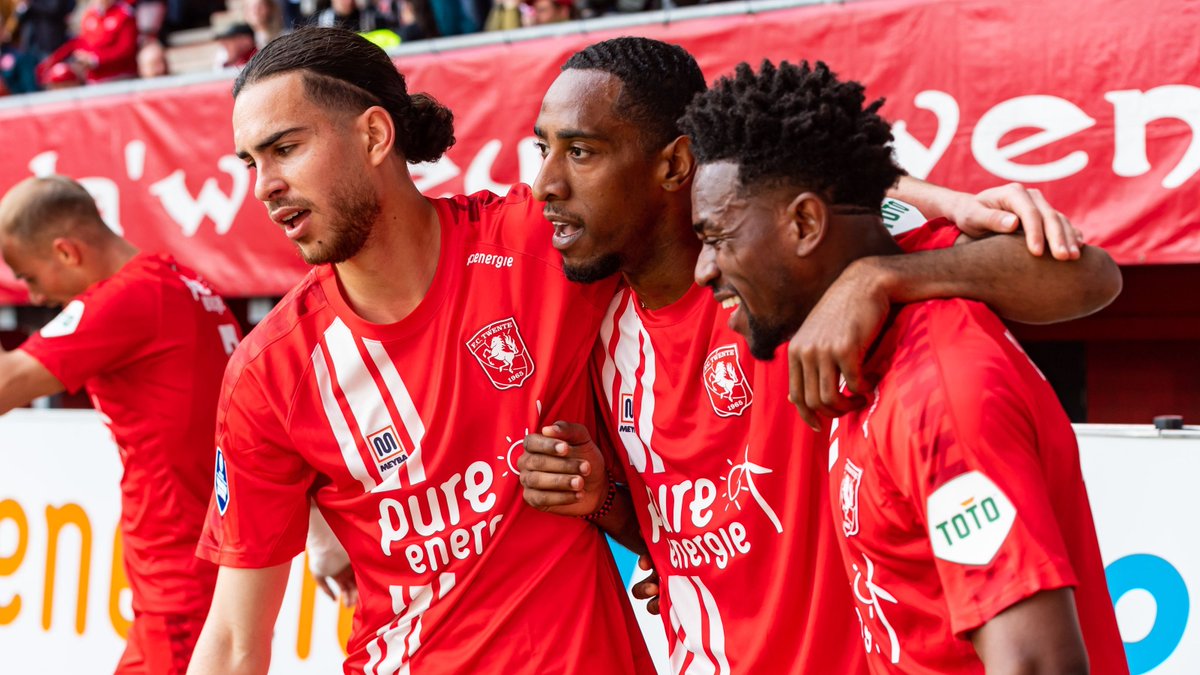 fctwente_tr's tweet photo. 👋 Merhabalar!

❤️ Eredivisie takımlarından Twente'nin sayfasıyla buradayız. Elimizden geldikçe takımımıza destek olmaya çalışacağız.

#FCTwente https://t.co/JOx2IODkBT