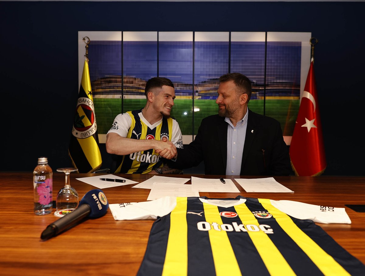 Ailemize hoş geldin Ryan Kent! 💛💙

🔗fenerbahce.org/haberler/futbo…