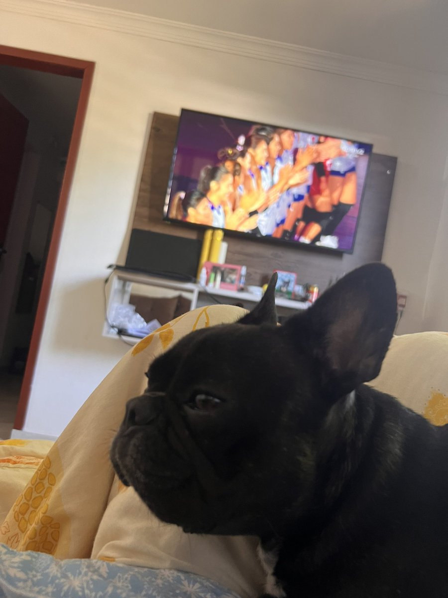 FabihHansen's tweet photo. Eu e Maggie Verônica na torcida pelo Brasil nesse domingão! #VoleiNoSporTV https://t.co/GG1HUlVBVW