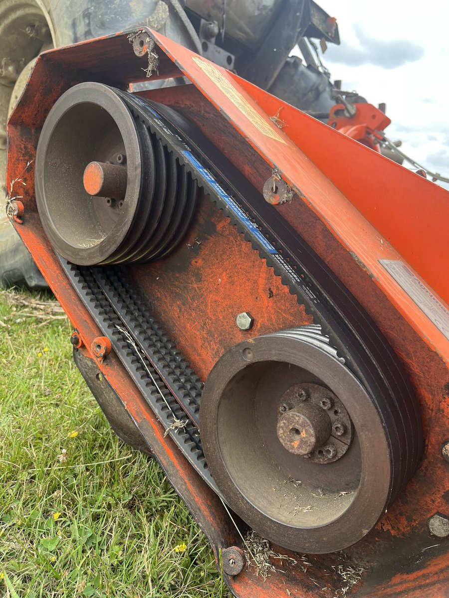 oliverhurlock's tweet photo. @BBC5tms fixing the belts on the flail mower 🤫 https://t.co/pj0gSJXWoK