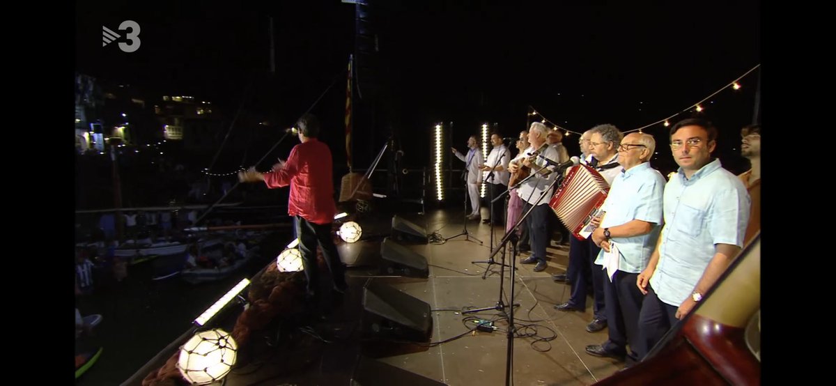 🎶 Gran festa de l’Havanera ahir a la Cantada @havanerescalella Un plaer haver pogut compartir aquesta magnífica vetllada amb tot el públic i els companys d’escenari! Gràcies a la organització per comptar amb nosaltres! Visca l’Havanera, Visca Calella i Visca Catalunya!