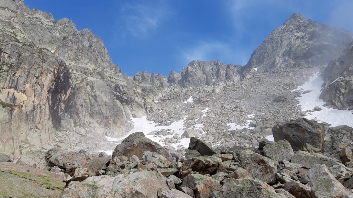 LackOlivier's tweet photo. Belle sortie montagne pour ce 1er we de juillet...ascension du pic de Néouvielle depuis le lac d'Aubert et jonction au refuge de la Glère par la brèche de Chausenque. #picNéouvielle #refugedelaglère @p_pyrenees 🏔😍 https://t.co/gGwDbWwXq4