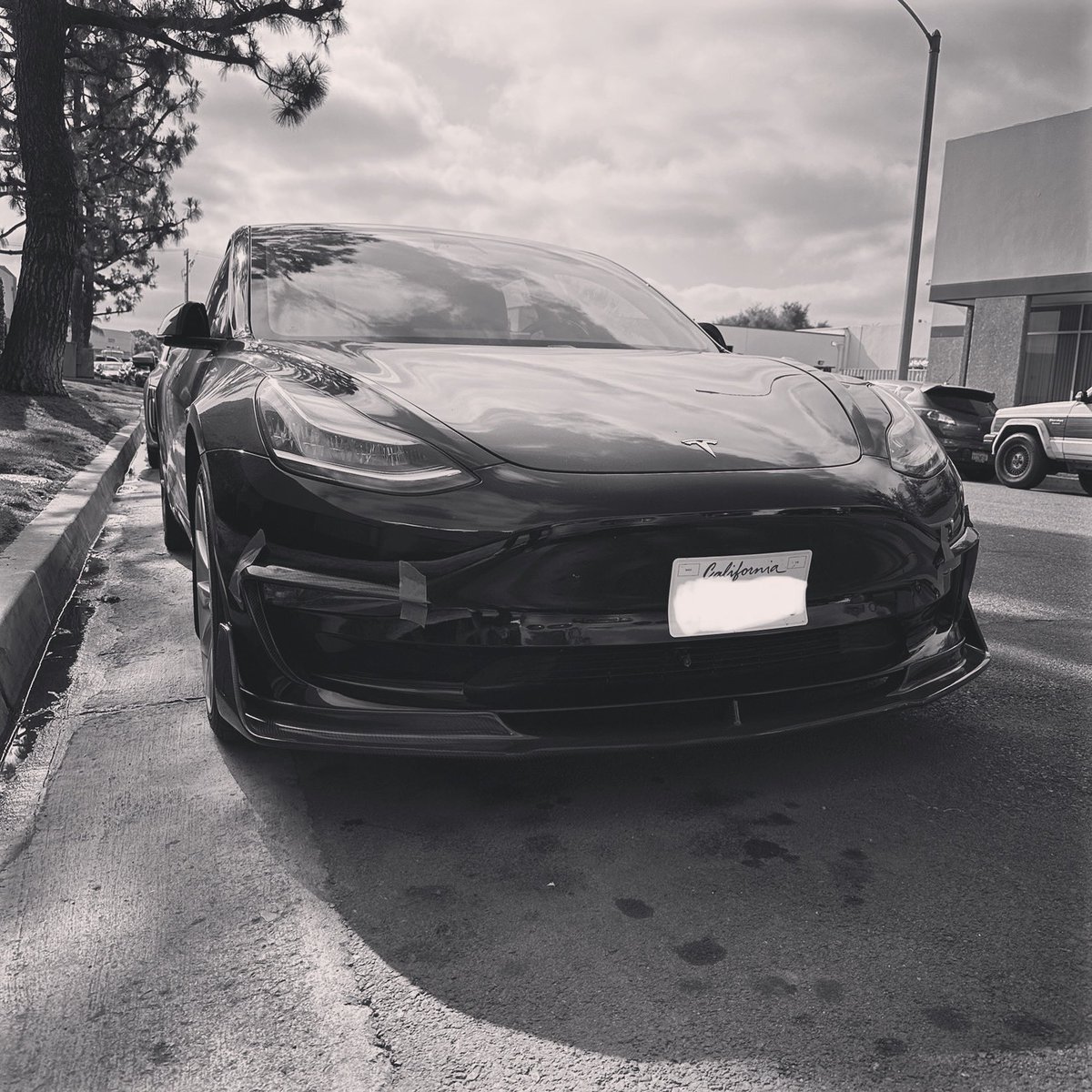 alantaylor1's tweet photo. When your model 3 grows up and becomes aggressive. #model3 #tesla #model3dualmotor #model3owners #model3ownersclub @tesla @netzmby @fthepump @teslaclubsocal @tesla_society @TeslaJoy @teslamotors @teslamodded @teslaownerssv @teslabros @hansshow_official @teslamodel_3 @model3 #moddedtesla