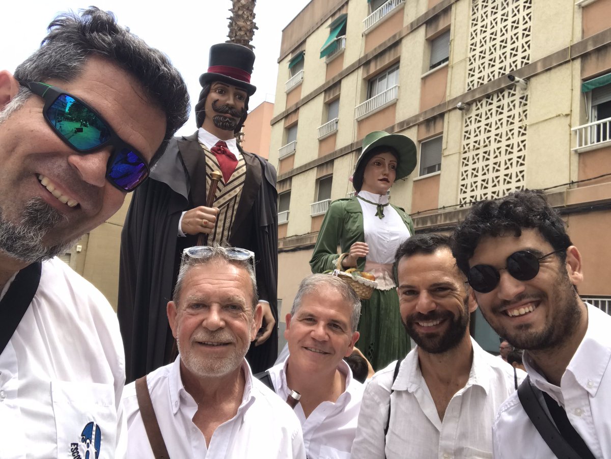 dinapontus's tweet photo. Aquest matí hem acompanyat als gegants de Sant Boi en les festes del barri de Casablanca i aquesta tarda tocarema casa, al Retiro en el concert de @escoladgrallers #gralla #gegants #terrabastall #timbal #dinapontusenruta i #dinapontusacasa #escoladegrallersdesitges https://t.co/iaV8gNegpV