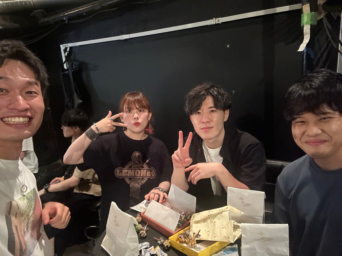 本日、初ライブでした！⁡⁡
⁡
⁡観て下さった皆さん、⁡ ⁡
⁡⁡対バンの皆さんや⁡
⁡キンクロのスタッフの方々、
⁡ありがとうございました！⁡⁡
⁡差し入れも美味しく頂きます。
⁡⁡
#神戸⁡ #KINGSX ⁡
⁡#本城真実⁡
⁡#SAITEKI⁡
⁡#Pale/Dullscal⁡
⁡#Genbu⁡
⁡#Fielderschoice