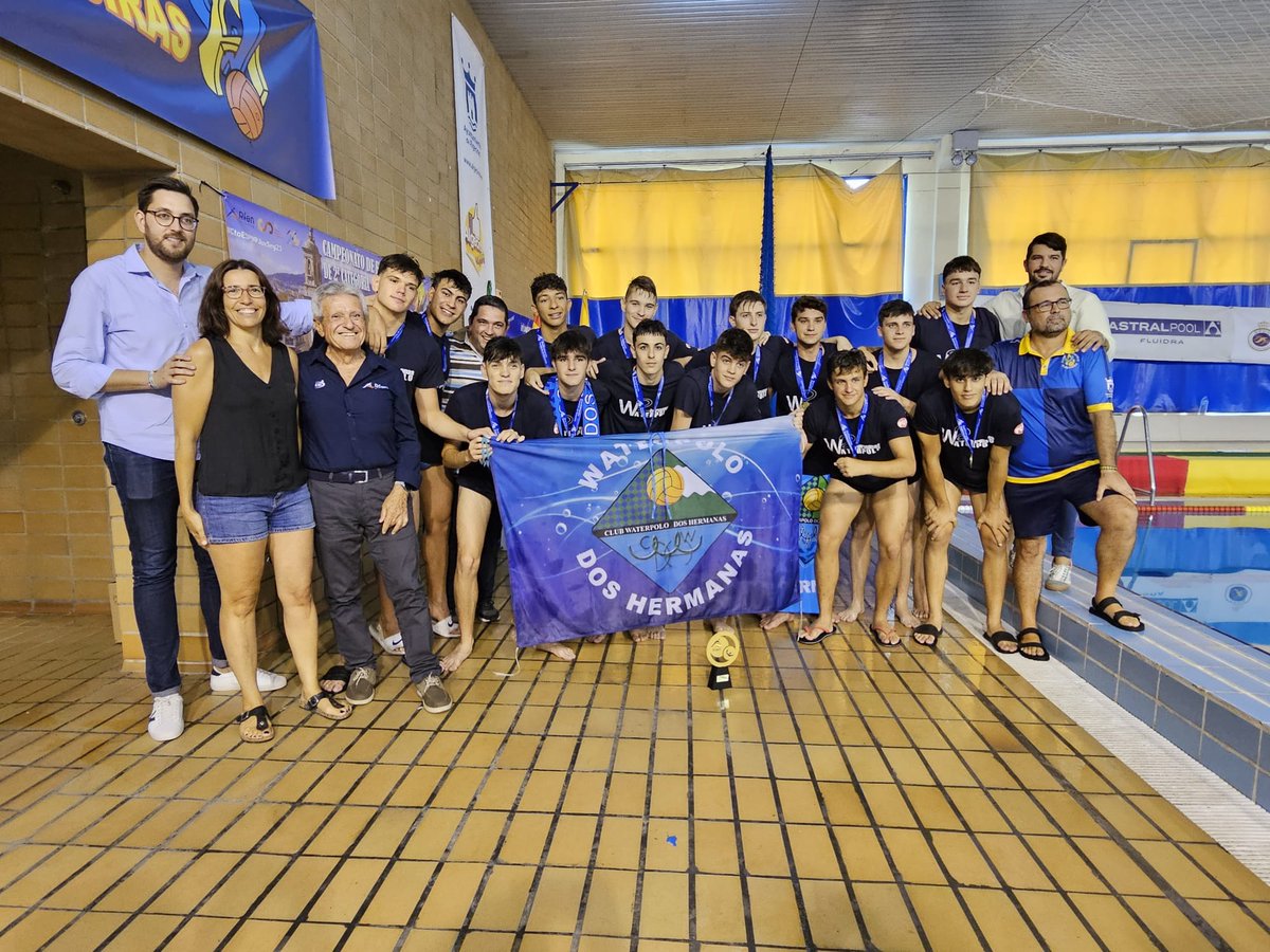 CWAlgeciras's tweet photo. #ctoespwpjuvseg23 #waterpoloandaluz #Algeciras #waterpolo 
@fanatacion
@RFEN_Oficial
#ctoespwpjuvseg23_resultados
@Waterpolo_2H campeón del Cto de España Juvenil de segunda,
FELICIDADES CHICOS !!!!! https://t.co/1yvMkZDcZM