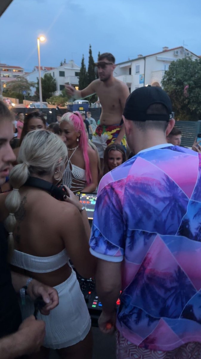 B2B with <a href="/benhemsley/">Ben Hemsley</a> secured 😂