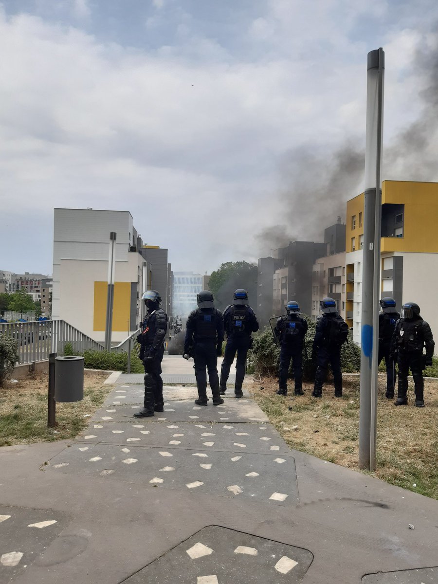 Delturone's tweet photo. Petit retour (côté police) sur la Marche blanche "Justice pour Nahel", suivie de violences urbaines à Nanterre le jeudi 29 juin 2023. #Nanterre #Nahel #Police #Manifestation
1/15 https://t.co/pNGqDuIm65