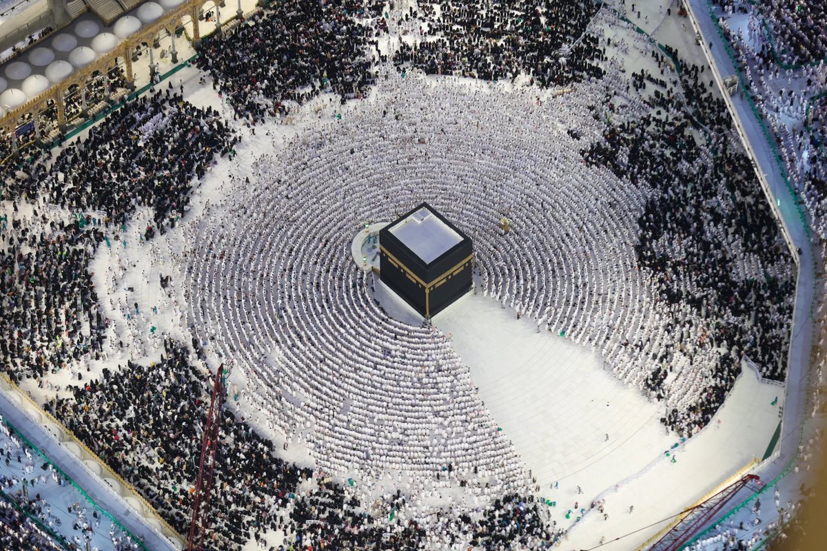 TheSaudi_post's tweet photo. قناة "CNN": 

#السعودية أبهرت العالم بأسلوبها في ادارة حشود مليونية 

#��سلام_آمنين https://t.co/rxeMyogmxM
