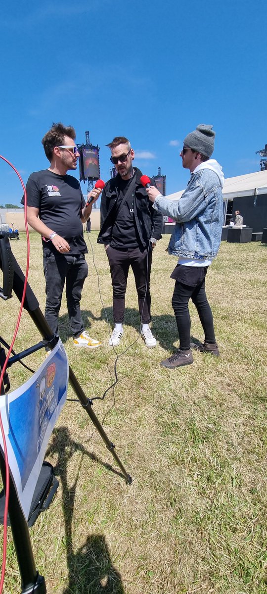 🎙🎙PERFECT SHOW ENDING🎙🎙 Dann chats with Matt & Benji from @caskets_band whilst at @downloadfest Ask Alexa to play 'Rock Rage Radio' or Download the App from your regular store. Join us on air NOW . . . #teammjrs #thesamaritans116123 #rockrageradio #radio #interviews #newmusic