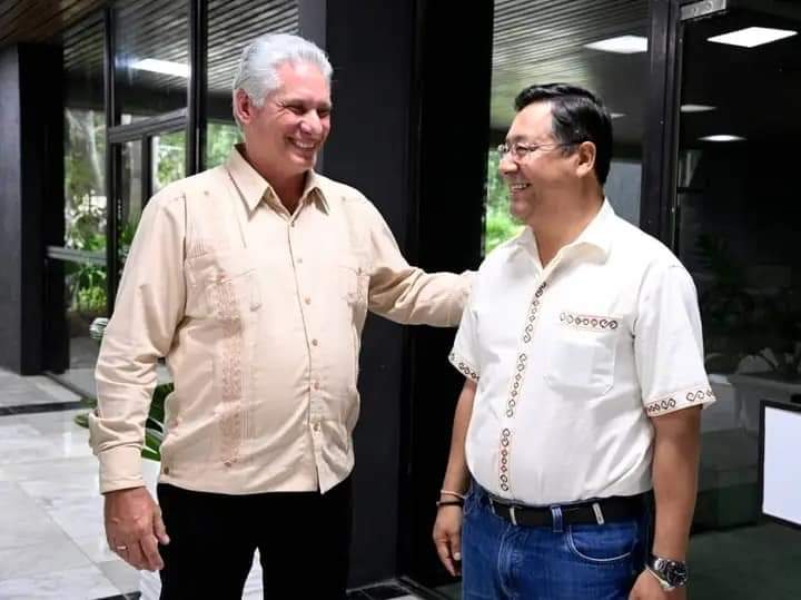 🤝| El presidente de la República de Cuba, Miguel Díaz-Canel Bermúdez, sostuvo conversaciones con el presidente del Estado Plurinacional de #Bolivia, Lucho Arce, quien realiza una visita de trabajo a #Cuba por invitación del Jefe de Estado cubano.
#CubaPorLaVida
🇨🇺🇨🇺🇨🇺