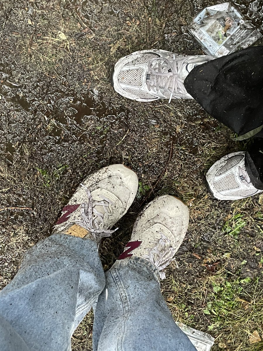 iansaarik's tweet photo. Mudilaskoor oli lõpetamas enda etteastet ja lauluväljaku kohal kärgatas keskmisest kaks korda kõvem kõuemürin, kõik pistsid karjuma ja jooksma. Järgnes äikesevihm… https://t.co/X5HD4pfSMA