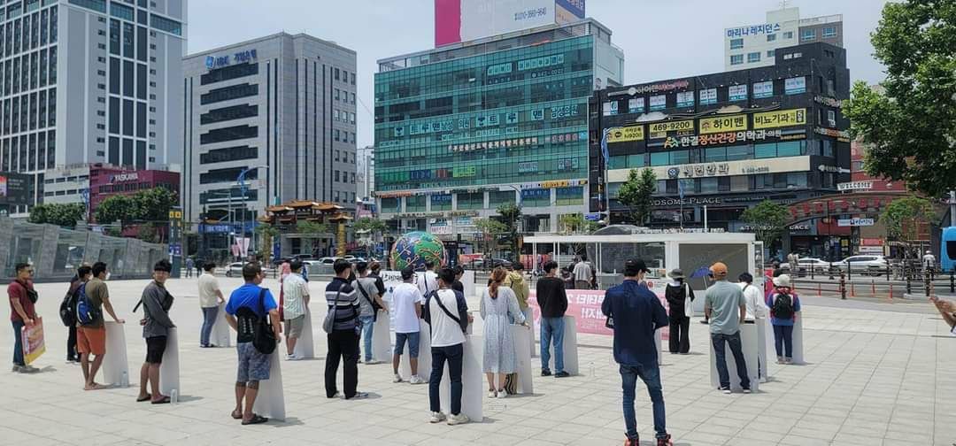 Smo_DAUNG's tweet photo. Scenes from an anti-dictatorship movement led by Daegu Sayadaw in Osan,South Korea today.  #2023Jul2Coup #WarCrimesOfJunta #WhatsHappeningInMyanmar https://t.co/lrw5xuZbDw