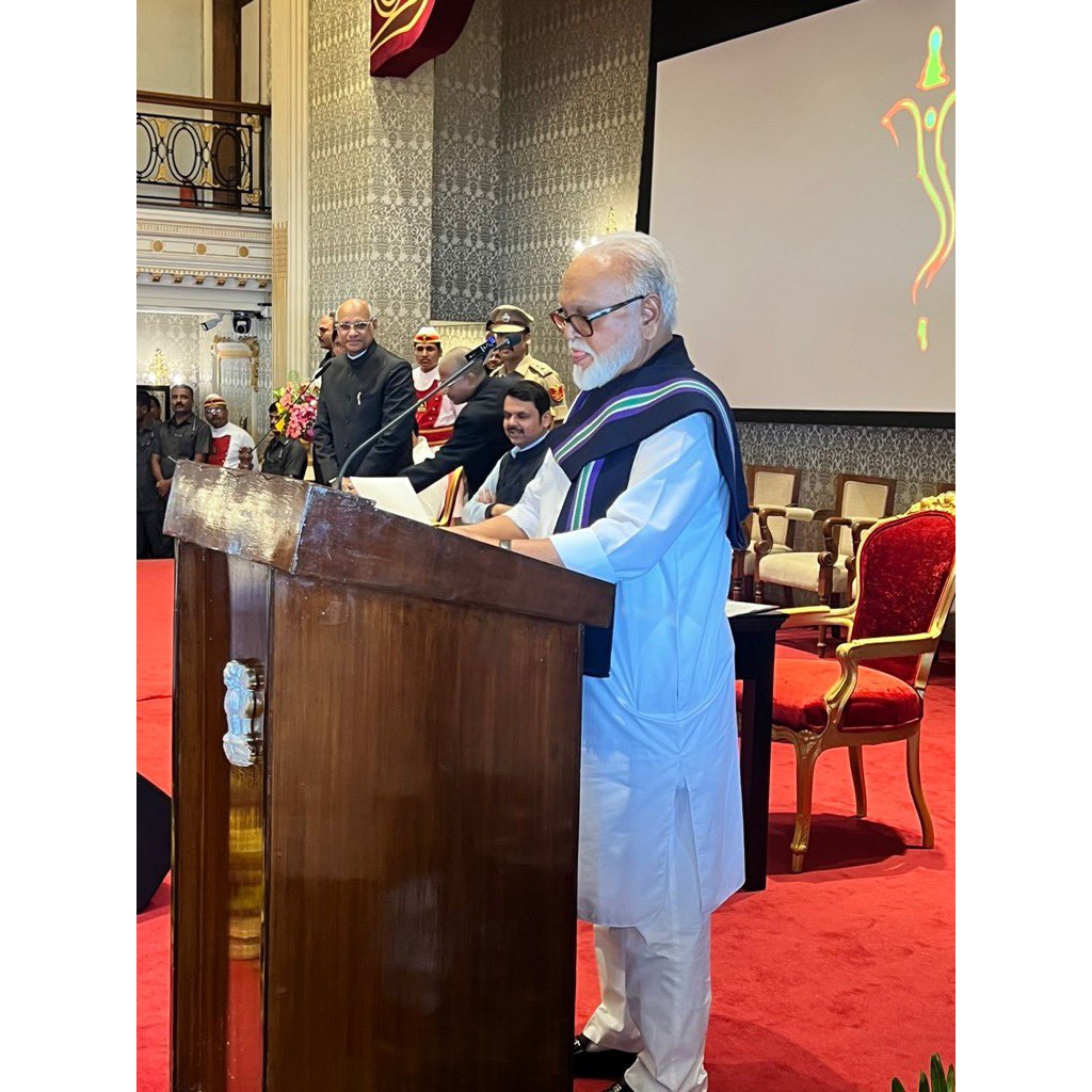 महाराष्ट्राचा विकास, महाराष्ट्रातील जनतेचे कल्याण डोळ्यासमोर ठेवून आजवर वाटचाल केली आहे. याच प्रामाणिक भावनेने आज राज्याचा कॅबिनेट मंत्री म्हणून पद व गोपनीयतेची शपथ घेतली. या पदाच्या माध्यमातून काम करताना शेतकरी, कामगार, कष्टकरी, ओबीसी यांच्यासह महाराष्ट्राचे हित नेहमी सर्वोच्च