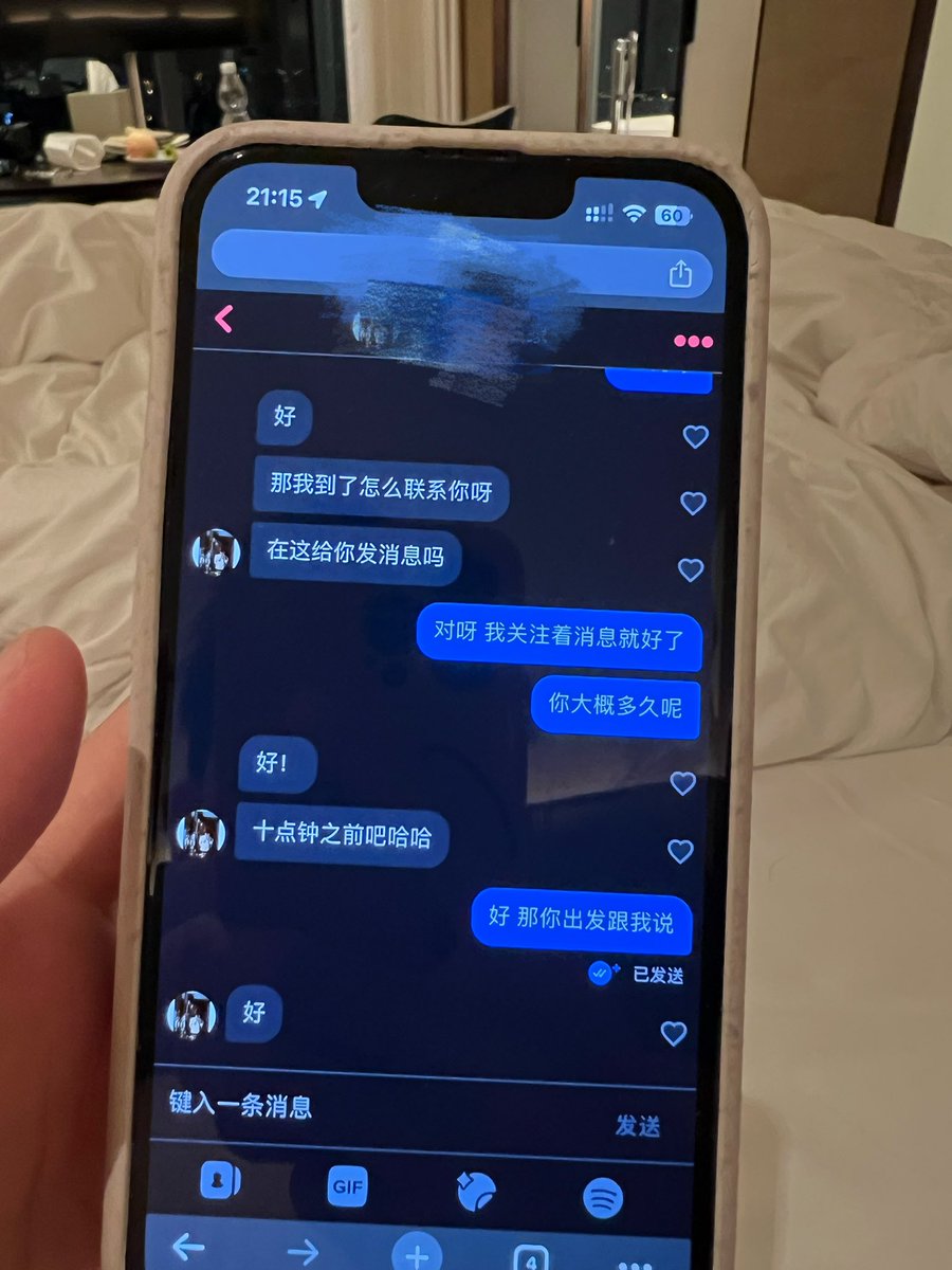 Beeruscouple's tweet photo. 来长沙玩耍 女友Tinder临时约了个单男来舔脚 正在抓紧补妆🫣🫣 https://t.co/2ljgMsDa1B