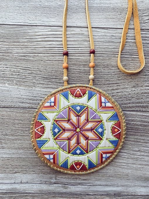 DianeDevine18's tweet photo. #MathPhoto23 #mathinme
Design: Melissa Peter-Paul, contemporary First Nations Mi’kmaq Quill Artist, holding and passing traditions on. https://t.co/Ml6umJF3PY