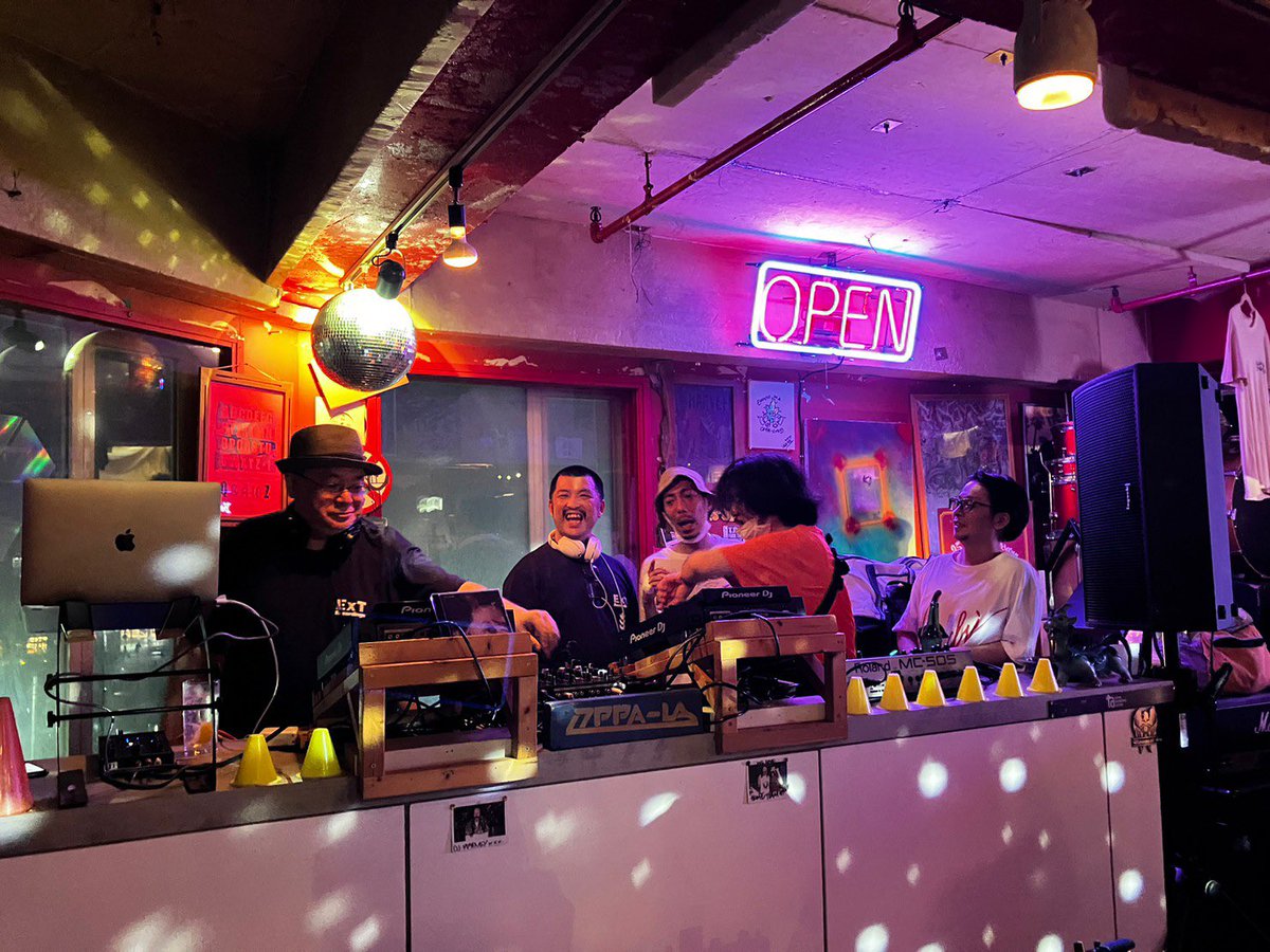 tomoppe612's tweet photo. Sound Inn "EX" at Enoshima
ベストショット
祭り感があっていつもの定位置の後ろに佇んでひっそり生息してましたがとても楽しみました！
リスニング重視派なのでalwaysひっそりしてます

#transonicrecords
#ExTrecordings
#OPPALA
#20230701 https://t.co/ylYRoebqh2