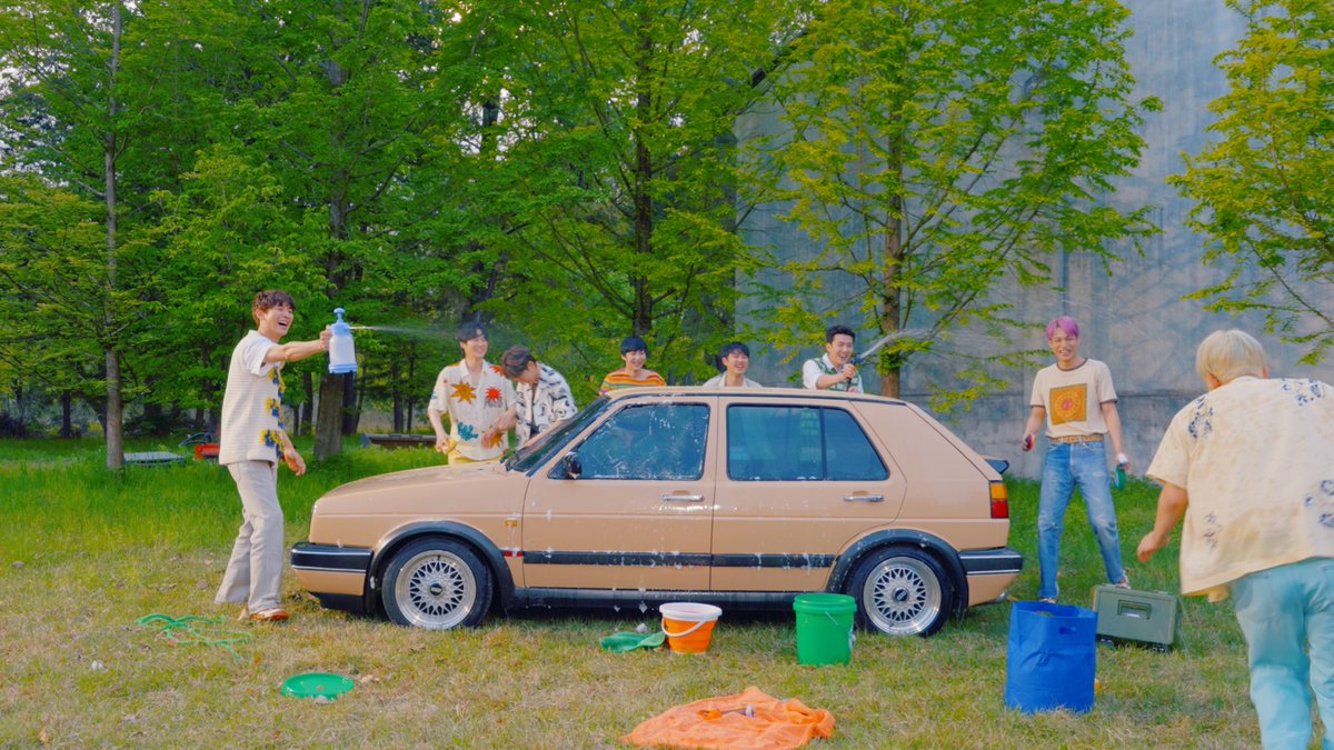 EXO tweet media