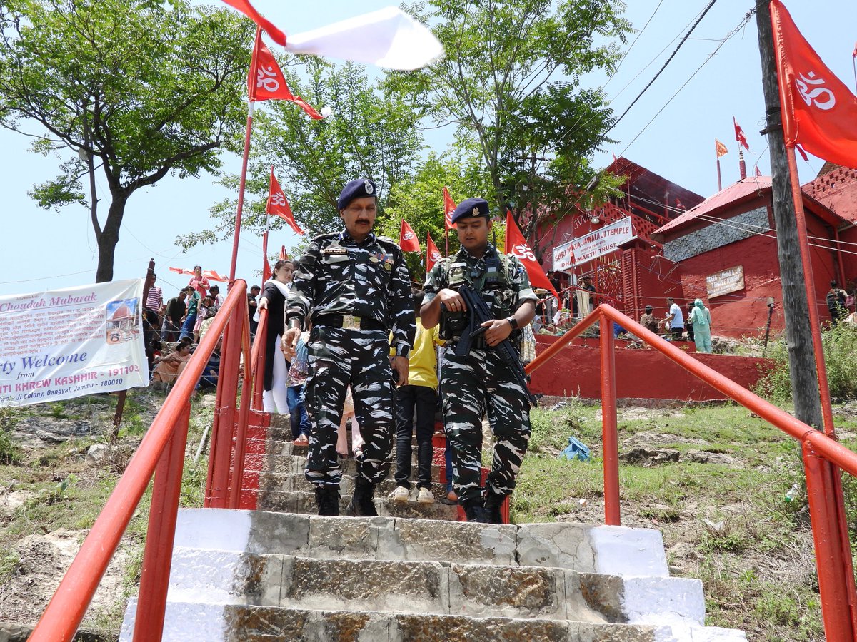 Shri Alok Avasthy, DIG SKOR visited Shri Mata Jawali Ji Temple, Khrew and checked/supervised the deployment of 185 Bn CRPF.