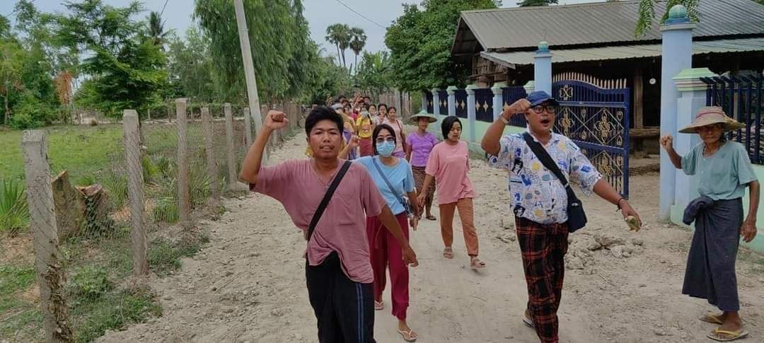 spring_lily_mm's tweet photo. An anti-coup revolutionary protest somewhere in Sagaing region.  #2023Jul2Coup #WhatsHappeningInMyanmar https://t.co/63YZxOfJzT