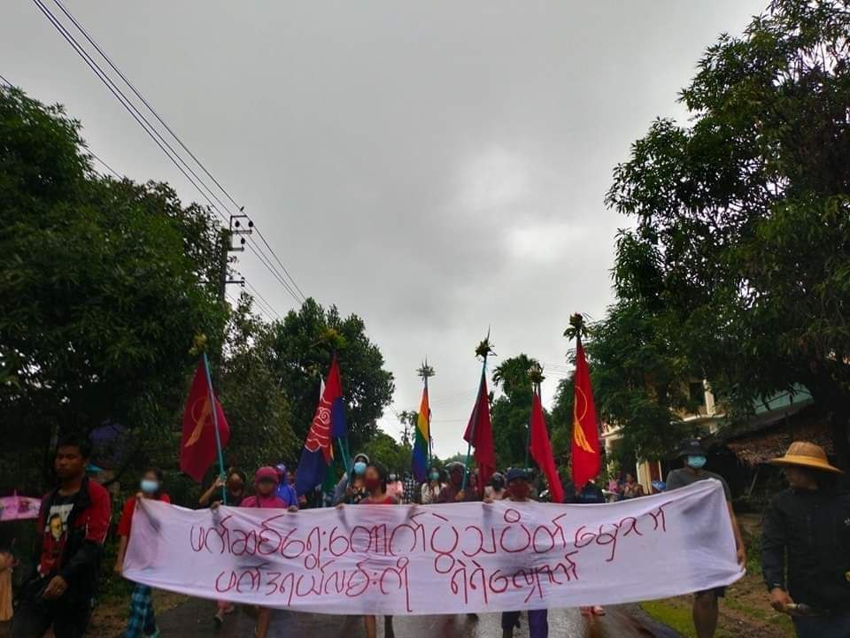 spring_lily_mm's tweet photo. An anti-coup revolutionary protest somewhere in Tanintharyi region.  #2023Jul2Coup #WhatsHappeningInMyanmar https://t.co/OjMLj38IrJ
