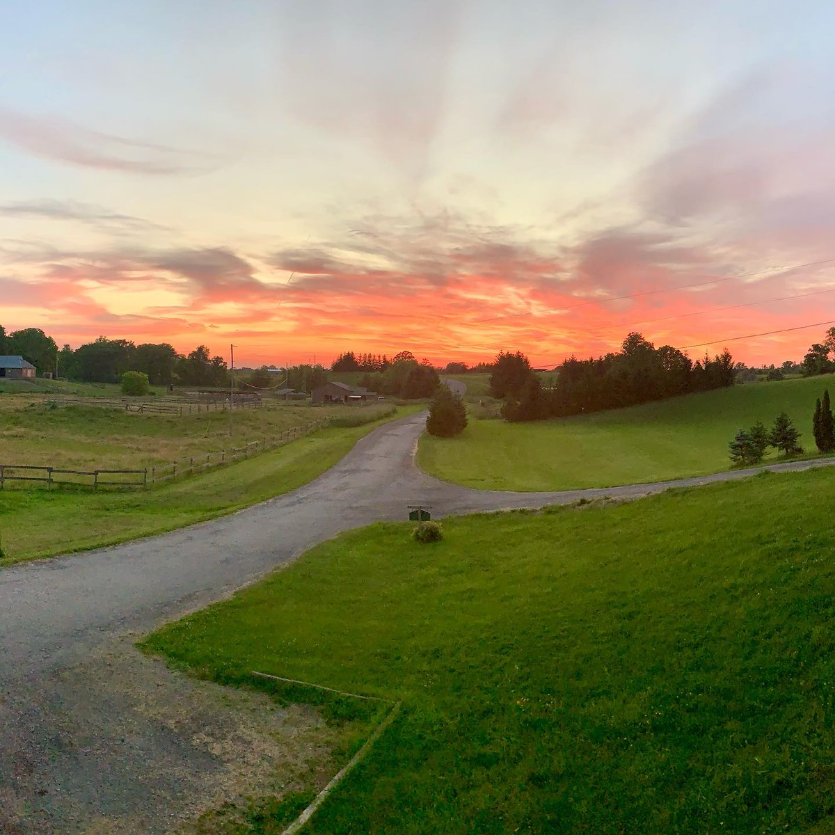 Good morning campers! The day we've all been waiting for has arrived. Families are already on their way to Pioneer Camps and Circle Square Ranches across the country, and we can't wait to welcome the thousands of new campers! 🌅 
Safe travels, and we'll see you soon! 💕