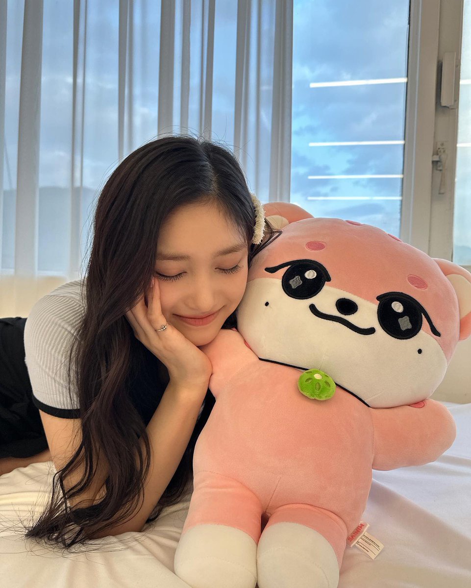 ivepics_'s tweet photo. ivestarship instagram update with LEESEO https://t.co/9VHRgFWQWB