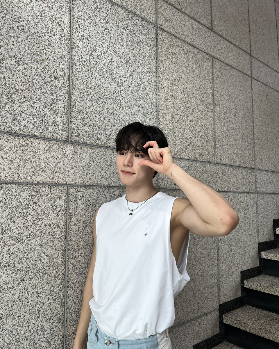 WEi__Member's tweet photo. [#준서] 일요일엔 어디가요~~? 인기가요🥰 https://t.co/as6w13LayO