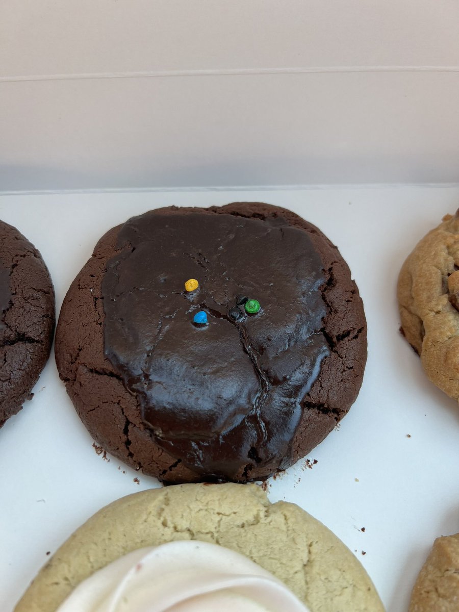 Jbailey_02's tweet photo. @CrumblCookies @giobellax3 A common theme apparently🥴 https://t.co/AJy5s3LGHa