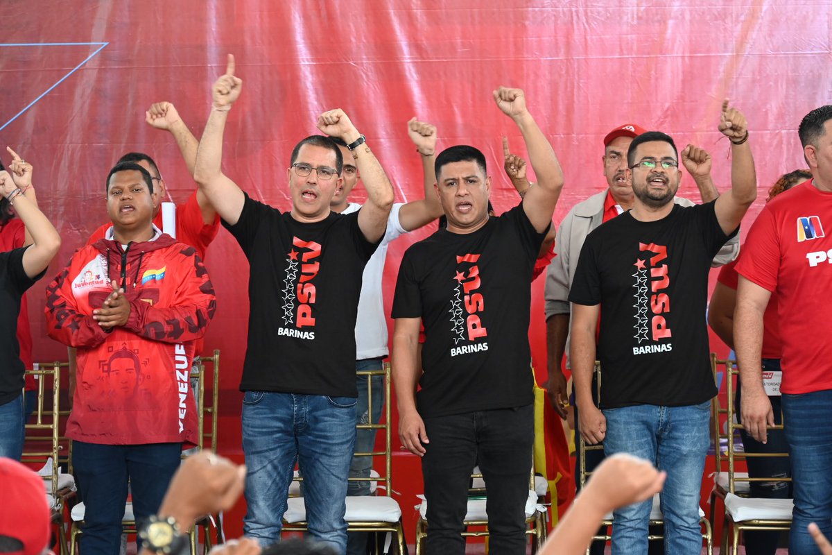 Voceros de Barinas plantean estrategias para fortalecer estructuras del PSUV y gestión de Gobierno
goo.su/HRhIOic