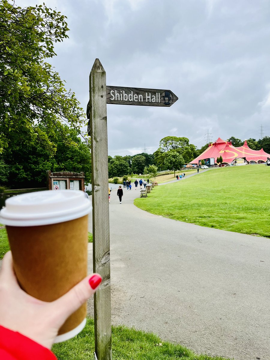 MrsOleary1814's tweet photo. Get outside! Family time at Shibden Hall and Park β
οΈπ±π #FamilyTime #Sunday #ThreeWeeksToGo #CountdownToSummer #NewBeginnings #PasturesNew https://t.co/ggKjTW1nEg