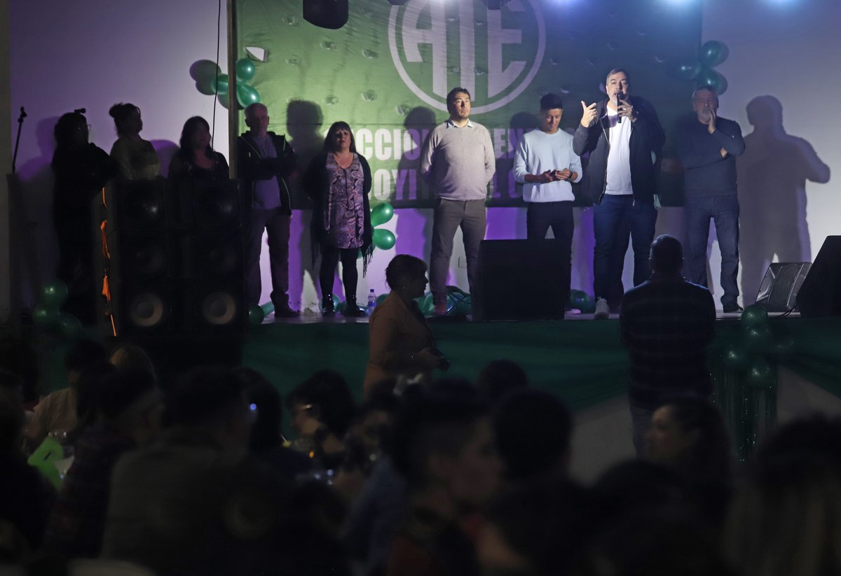 rodoaguiar's tweet image. El 9 de agosto votamos #ListaVerde en #Neuquén !

Es una gran alegría ser parte de esta fiesta de las y los trabajadores #estatales de Neuquén.
Venimos construyendo el mandato, poniéndonos de acuerdo en todo el país acerca de cuáles son las principales luchas, las principales…