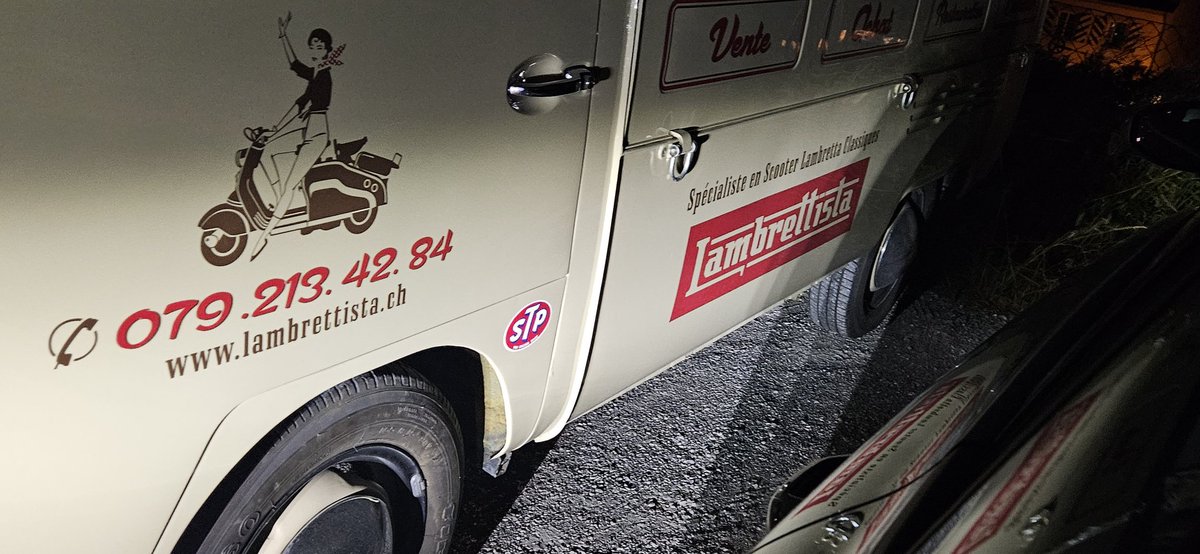 CyrusKlaesi's tweet image. #lambretta 24hr road service vehicle parked in #Cully Switzerland @MySwitzerland_e | that's for you @MrSteveMatchett | couldn't have stumbled on anything like this anywhere else 🤣 we could possibly have Cristian start a business 😀 #LambrettaBikes