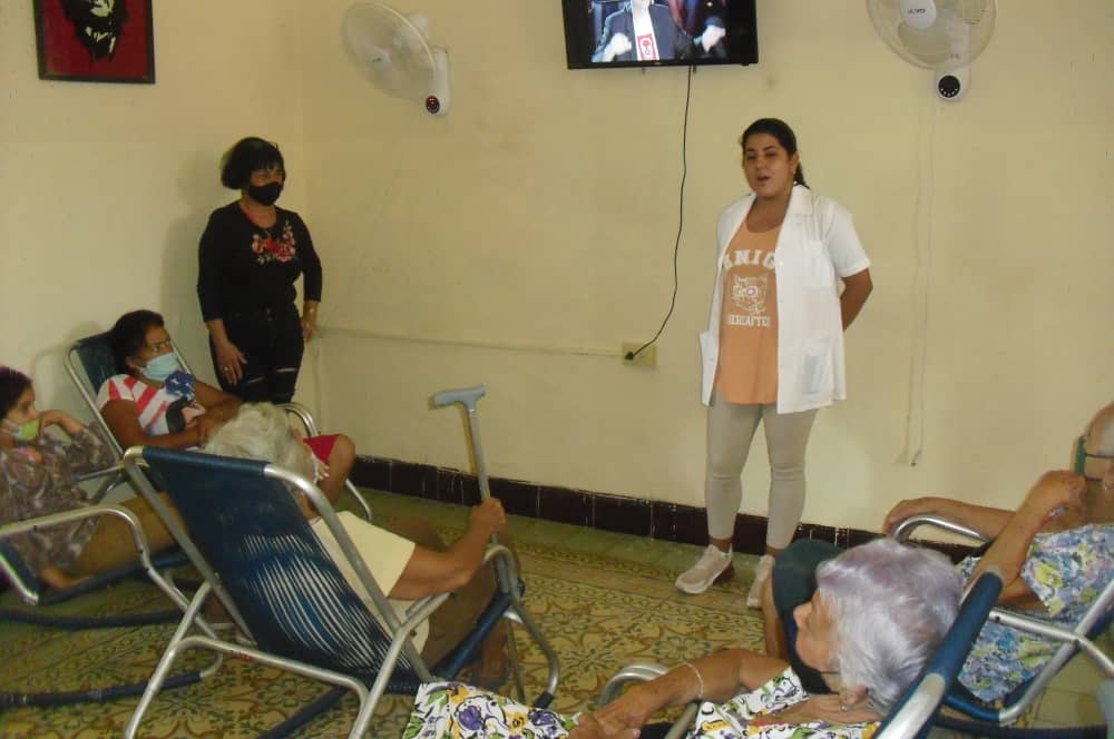 Esta semana los muchachos de Ciencias Médicas de #Mayabeque compartieron con los adultos mayores de las Casas de Abuelos de Güines y San José. Fue una magnífica experiencia que debería multiplicarse y de la que todos salieron enriquecidos.