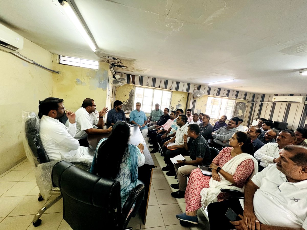 collectorkut's tweet photo. અંજાર-ગાંધીધામ તાલુકામાં ભારે વરસાદ થવાથી શિણાય ડેમ ઓવરફ્લોના પગલે પાણીના વહેણ તથા ગાંધીધામના વિસ્તારોમાં પાણી ભરાતા પાણીના કાયમી નિકાલ માટે પદાધિકારીશ્રીઓ તથા સબંધિત ખાતાના અધિકારીઓ સાથે ગાંધીધામ તાલુકા પંચાયત ખાતે મિટિંગ યોજી સૂચનો આપ્યા.
@CMOGuj @revenuegujarat https://t.co/Pu9iUDo3Ge