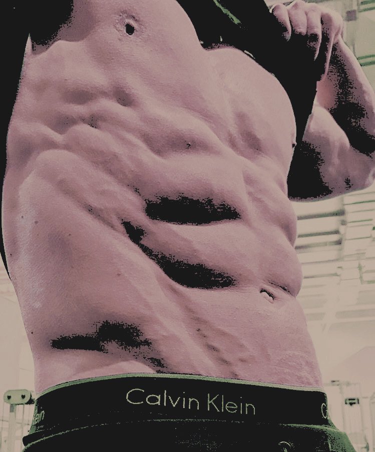 ⠀#SeductiveSunday from this lantern .