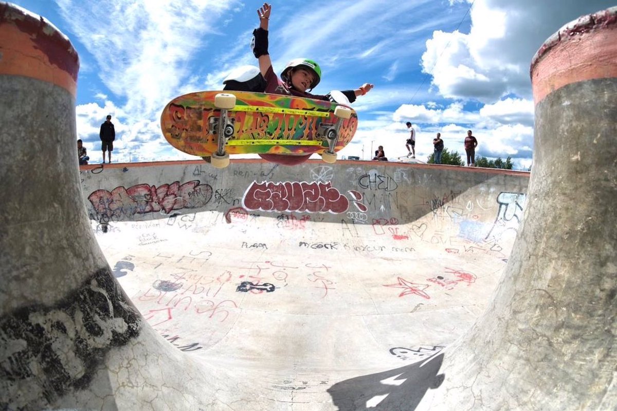 JeffAmentsArmy's tweet photo. #madnessinthemountains
#Repost @jaxtenj
・・・
Orange bowl replica... @tonyhawk sink!
📍Browning, MT #frontsidefriday
Thanks for the shots! 📷: @tricknology
#skatetrip #montana #skater #browningmt #skatelife #skatefam #gap #frontside #backside #madnessinthemountains https://t.co/uTjjhdhUcv