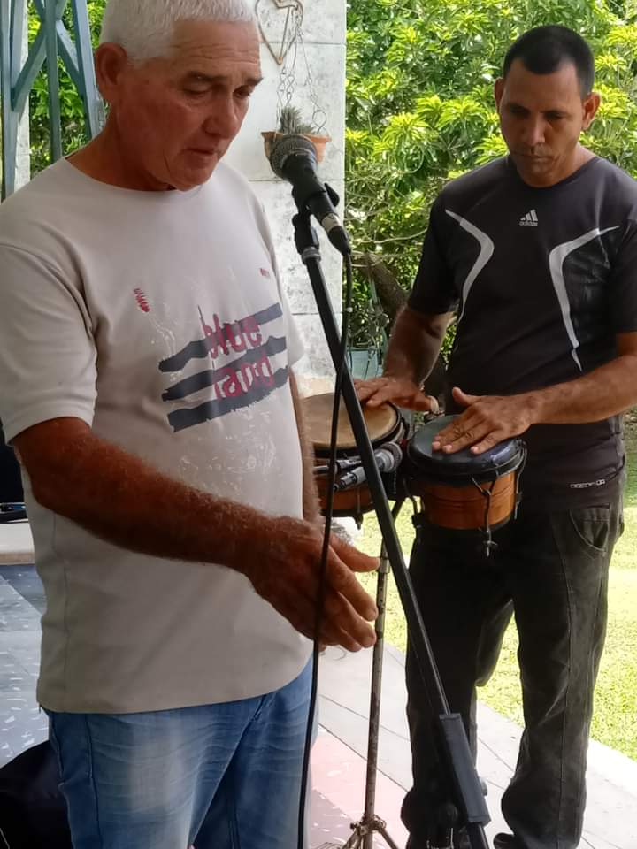 NovalCruz's tweet photo. #MatancerosEnVictoria 
#PedroBetancourtEnVictoria 
"Honor a quien honor merece "
Cómo parte de las actividades del verano en La Graciela se le rinde homenaje al poeta Rey Lima.
#VeranoConAmor 
@JanyMartnez10 
@CarlosC64808313 
@GladysRLopez68 https://t.co/PzxghQp5GM