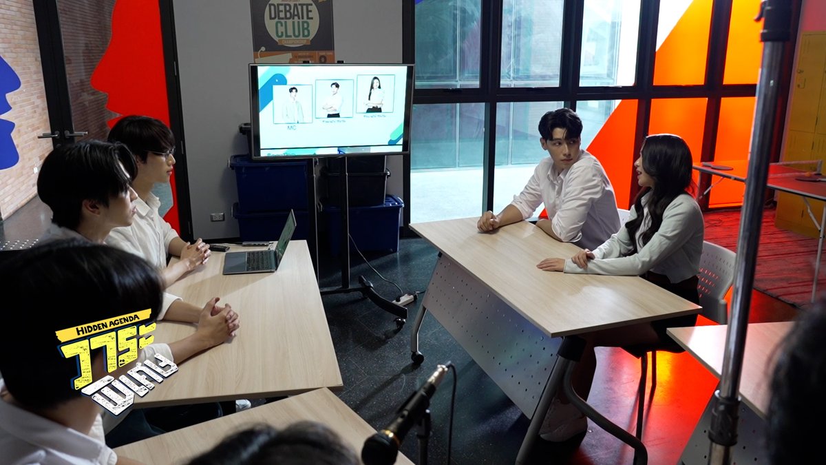 GMMTV's tweet photo. รอดูการโต้วาทีในเรื่องอยู่นะ
โจ๊กกับโซ่เขาน่าจะสู้กันสนุกเลย! 🤭

YT Link [3/4] : https://t.co/DDOnVfLIwZ
#HiddenAgendaSpecialEP #GMMTV 
@ChenRcj @dunknatachai @besevboom @plapodd https://t.co/aEIublfgPz