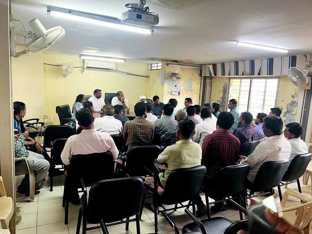 collectorkut's tweet photo. અંજાર-ગાંધીધામ તાલુકામાં ભારે વરસાદ થવાથી શિણાય ડેમ ઓવરફ્લોના પગલે પાણીના વહેણ તથા ગાંધીધામના વિસ્તારોમાં પાણી ભરાતા પાણીના કાયમી નિકાલ માટે પદાધિકારીશ્રીઓ તથા સબંધિત ખાતાના અધિકારીઓ સાથે ગાંધીધામ તાલુકા પંચાયત ખાતે મિટિંગ યોજી સૂચનો આપ્યા.
@CMOGuj @revenuegujarat https://t.co/Pu9iUDo3Ge