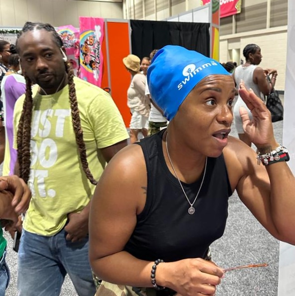swimma_caps's tweet photo. The moment he decided he's getting one too. A couple that Swimma together 🙌🏽 We are grateful for this support.
#essencefestival #essencefest #hiphop50 #neworleans #swimmacaps https://t.co/NUdaHvYBug