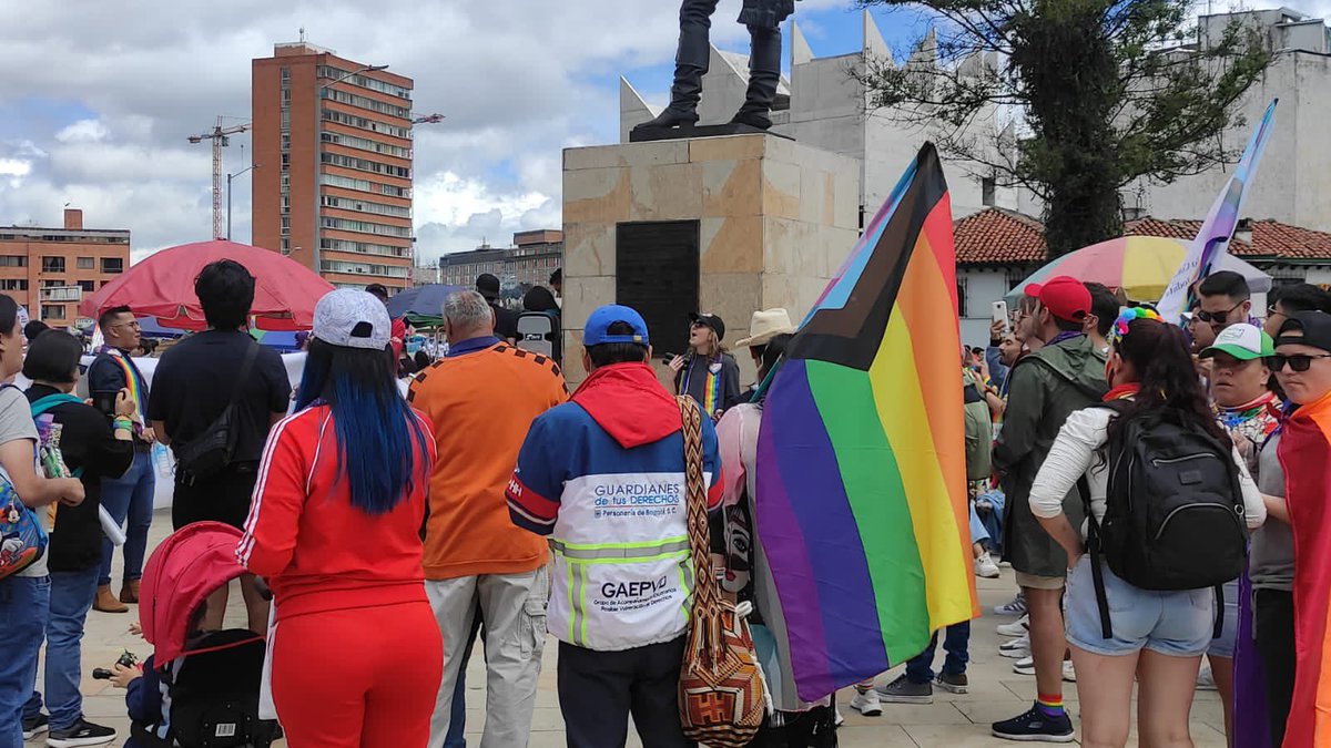 personeriabta's tweet photo. Desde temprano nuestros guardianes del #GAEPVD hacen presencia en los diferentes puntos de encuentro donde iniciará la marcha para conmemorar la comunidad LGBTIQ + 🏳️‍🌈.

¡En garantía y protección de derechos, estaremos acompañando el desarrollo de toda la jornada! https://t.co/2c5bgAW1fo